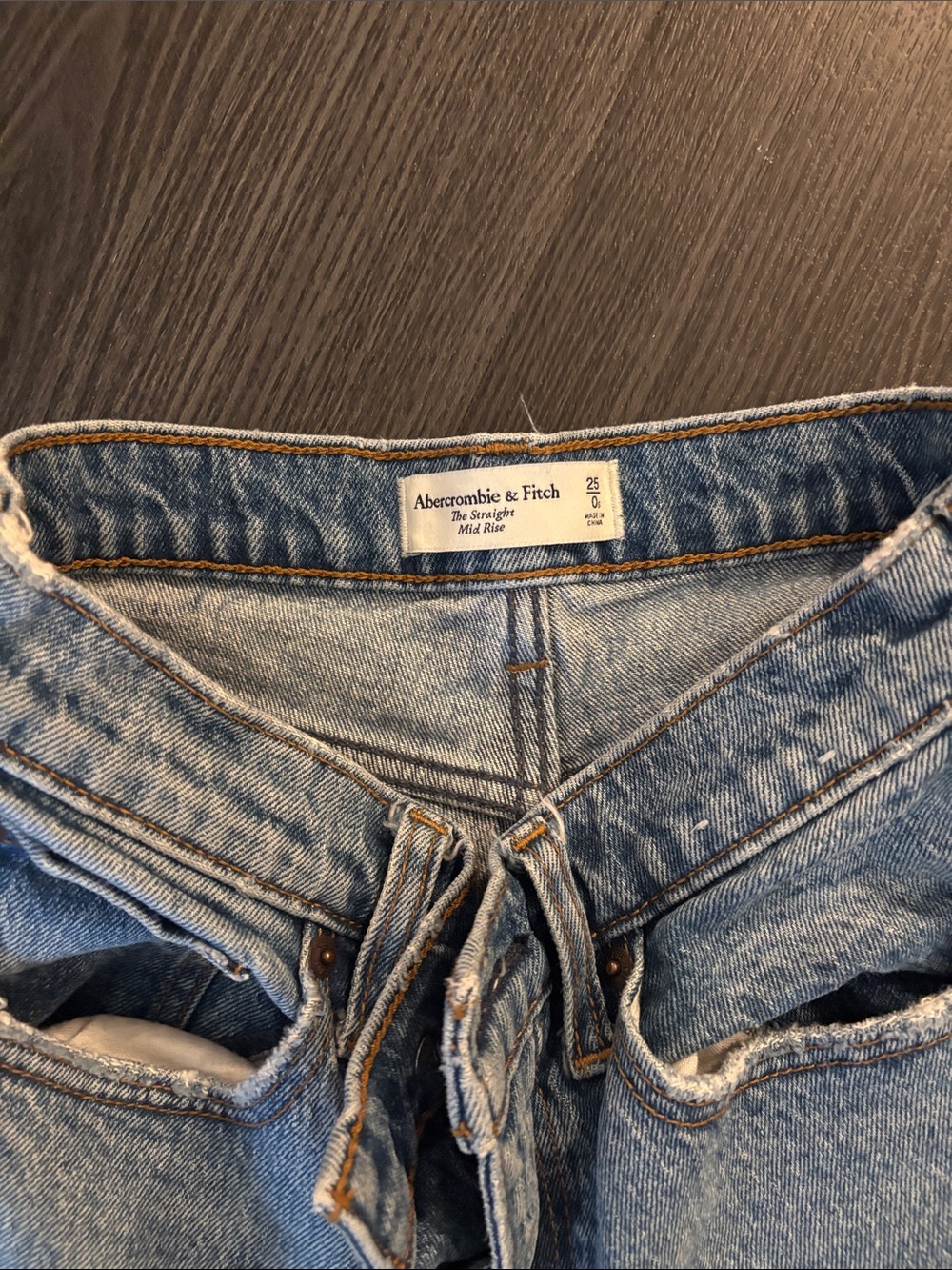 Abercrombie Light Blue Women's mid-Rise Straight Jeans. Minor stain - Picture 3 of 5